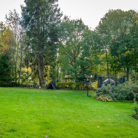 Theo & Lilis Countryside Apartment Orebro Exterior photo