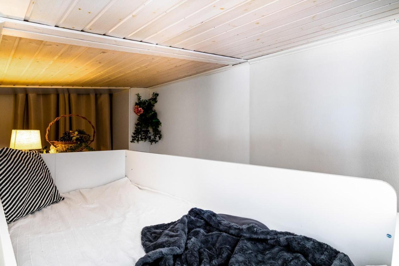 Theo & Lilis Countryside Apartment Orebro Exterior photo
