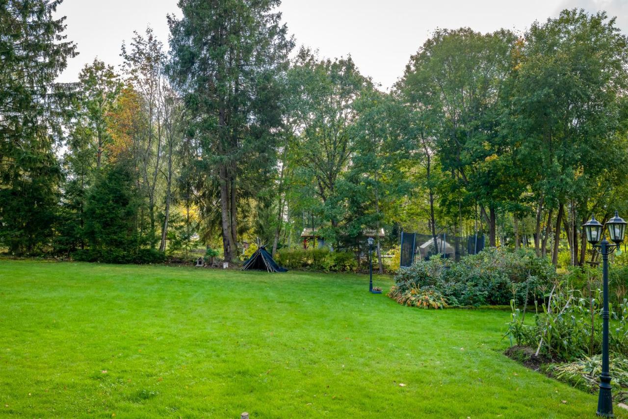 Theo & Lilis Countryside Apartment Orebro Exterior photo