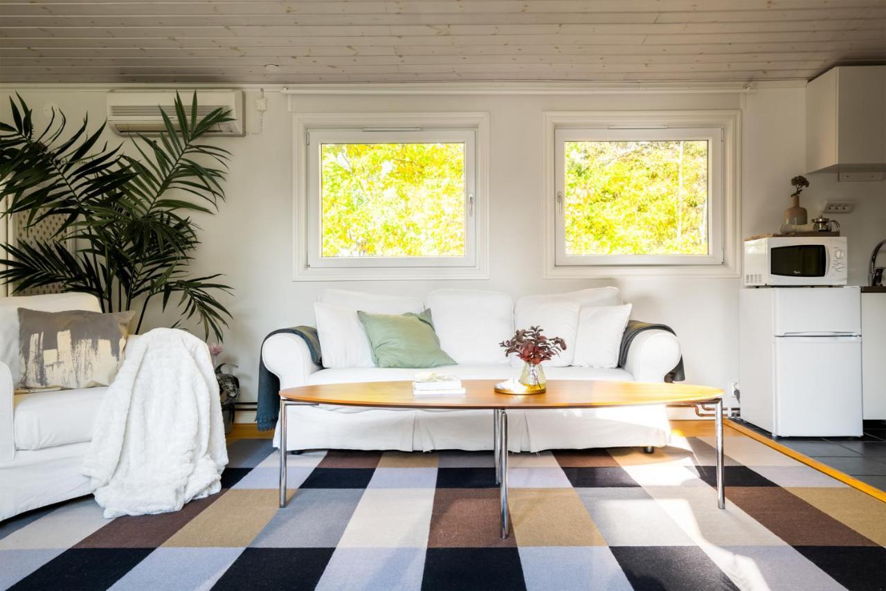 Theo & Lilis Countryside Apartment Orebro Exterior photo