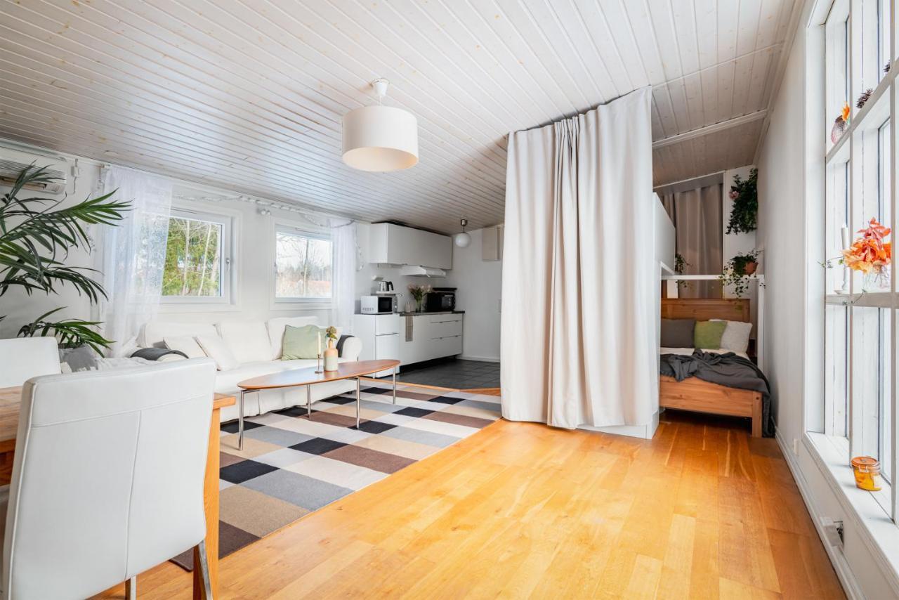 Theo & Lilis Countryside Apartment Orebro Exterior photo